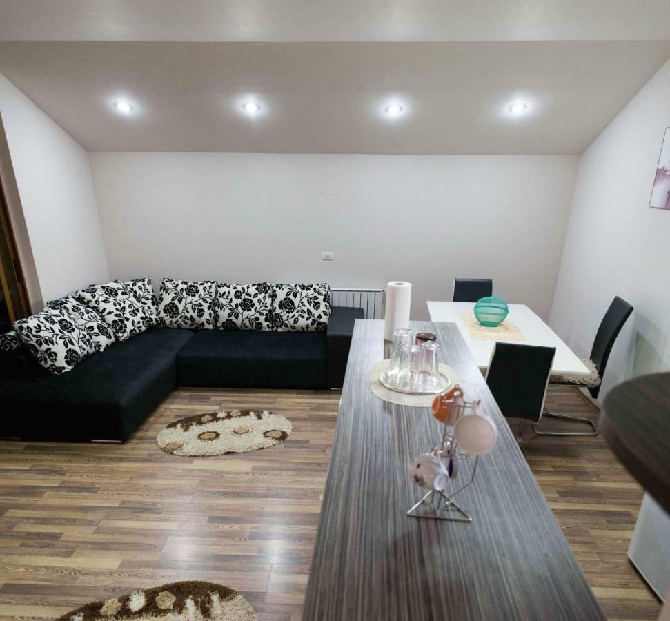Penthouse De Lux Apartment Oradea Bagian luar foto